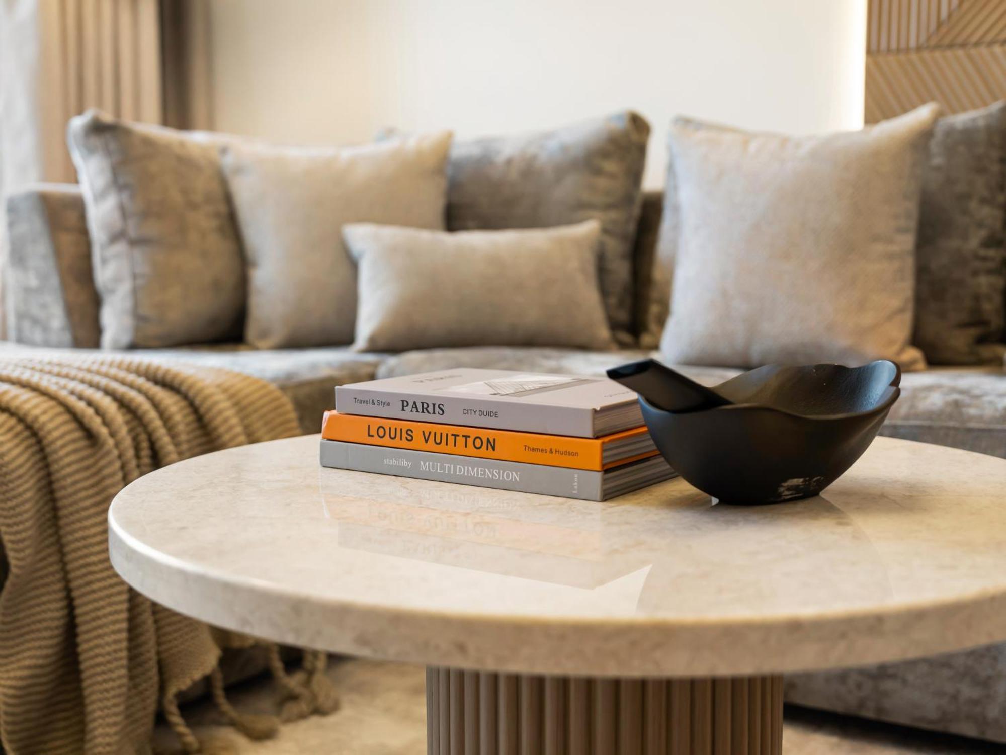 Luxurious In Burj Royale With Led Burj Khalifa Views Opposite Mall Apartment *