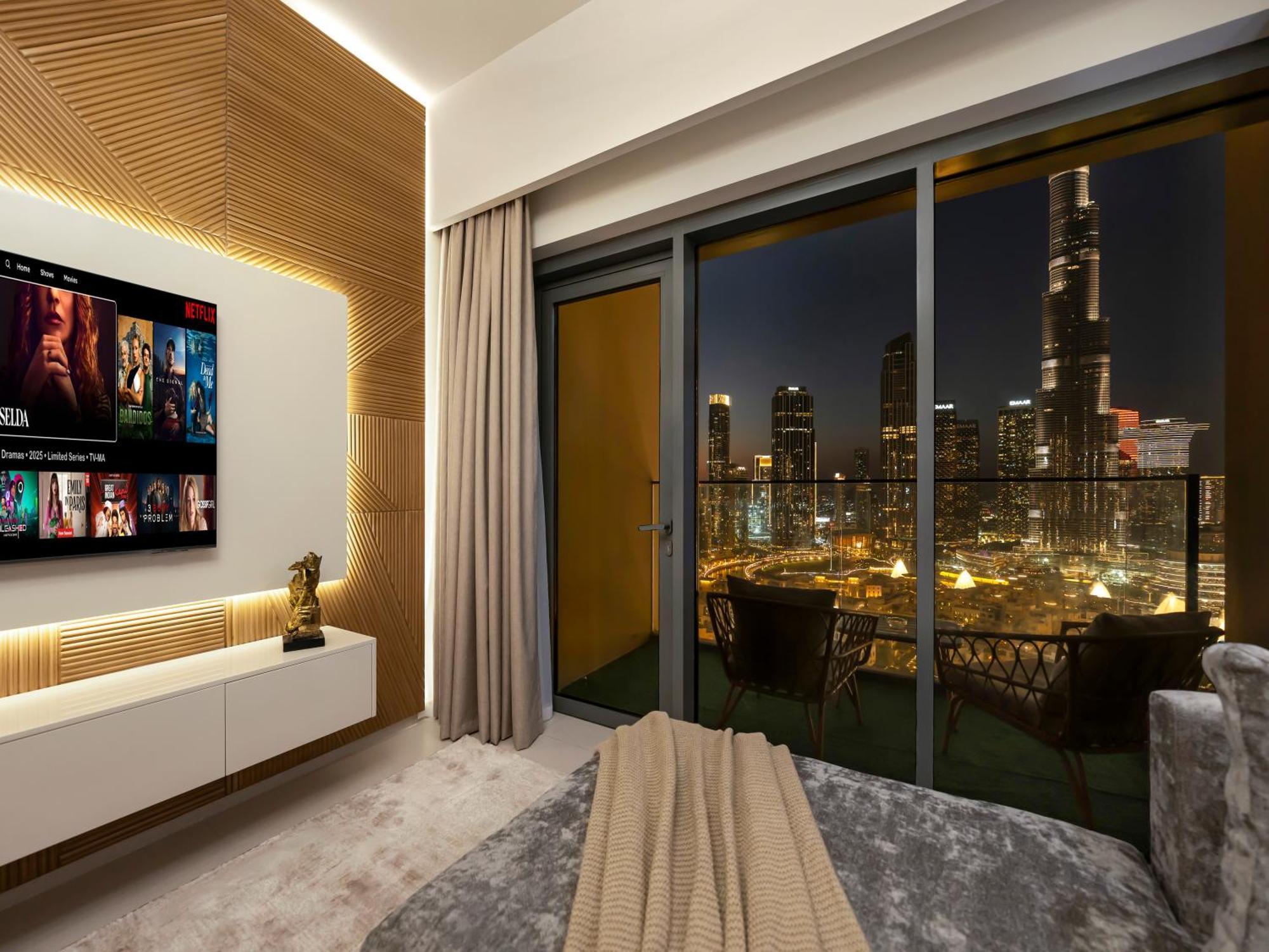 Luxurious In Burj Royale With Led Burj Khalifa Views Opposite Mall Apartment Dubai
