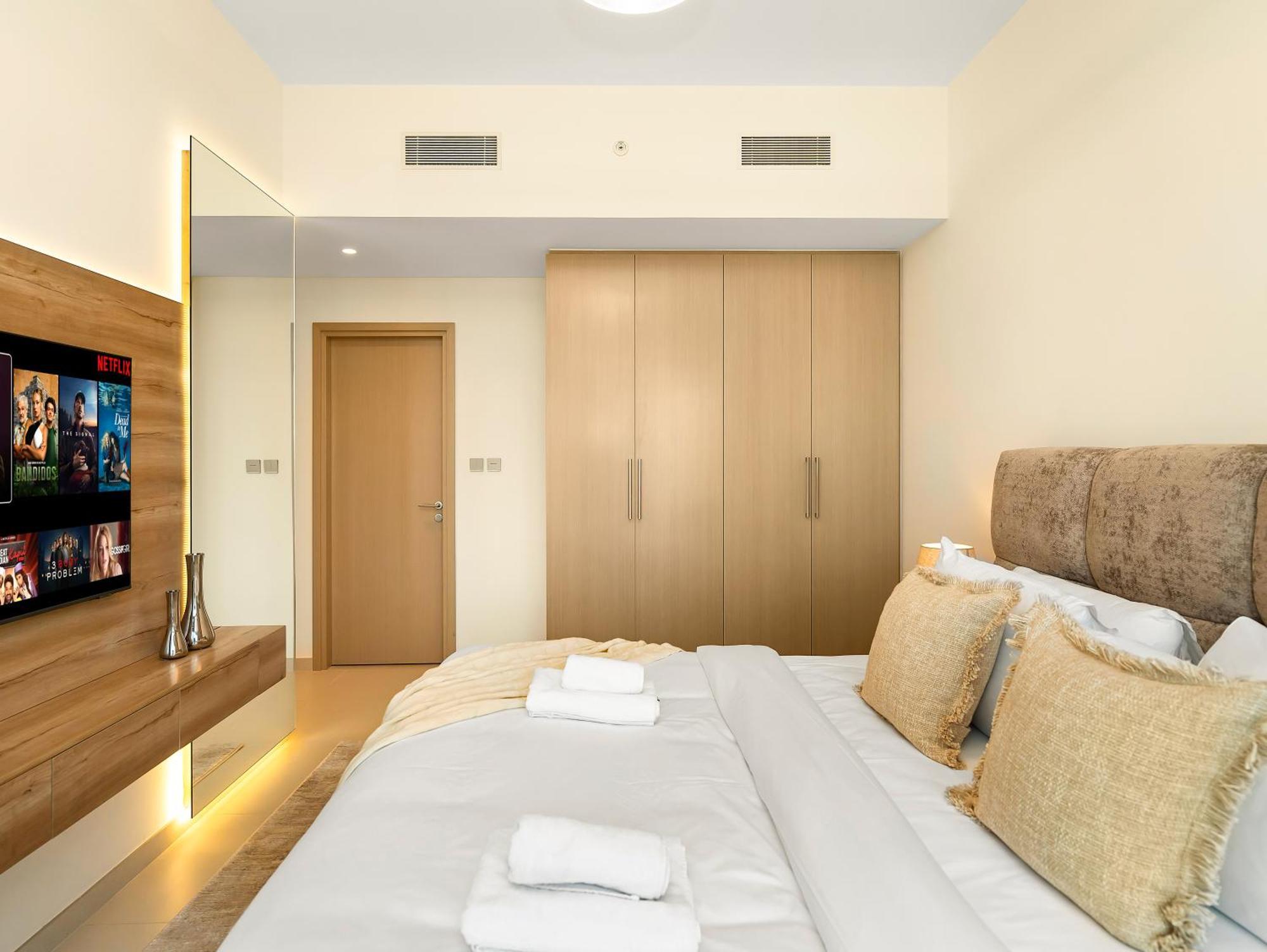 Apartment Luxurious In Burj Royale With Led Burj Khalifa Views Opposite Mall *