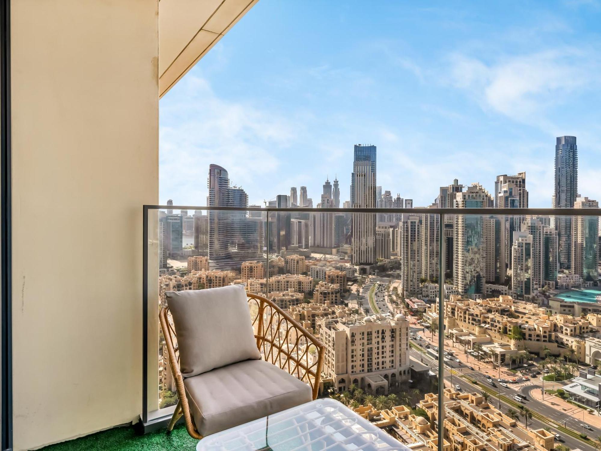Luxurious In Burj Royale With Led Burj Khalifa Views Opposite Mall Apartment Dubai