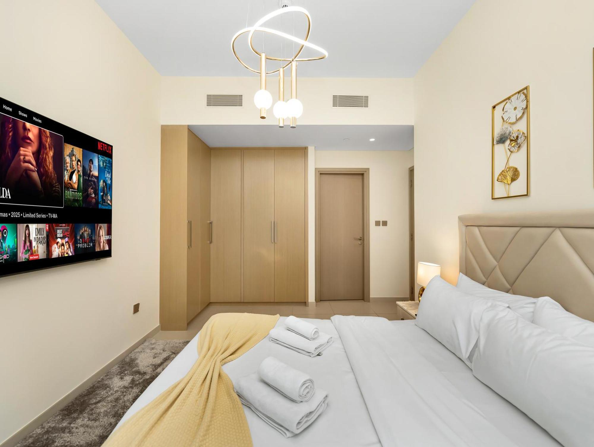 Luxurious In Burj Royale With Led Burj Khalifa Views Opposite Mall Apartment Dubai