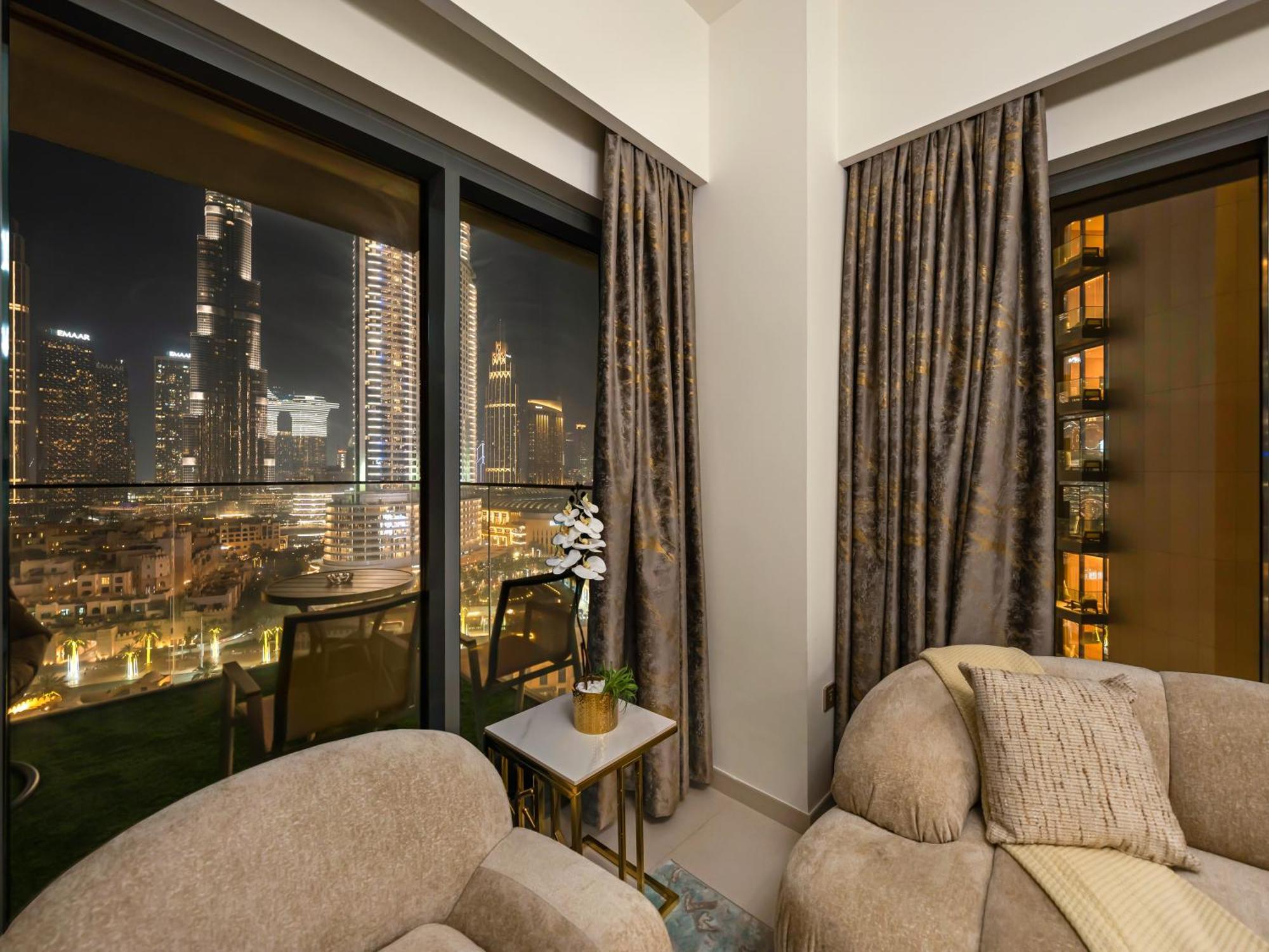 Luxurious In Burj Royale With Led Burj Khalifa Views Opposite Mall Apartment