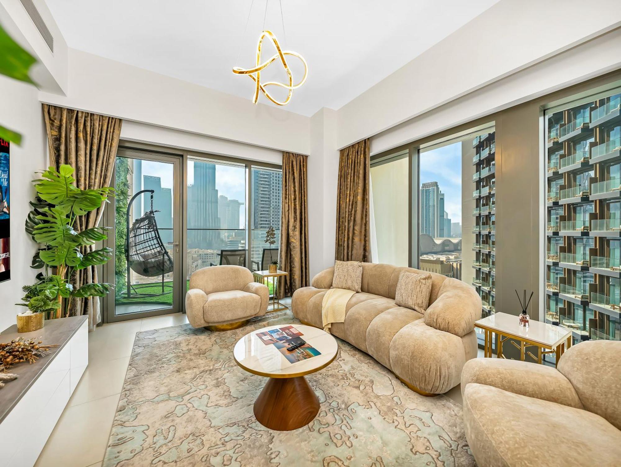 Apartment Luxurious In Burj Royale With Led Burj Khalifa Views Opposite Mall
